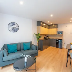 New -shared Pool & Solarium- 1b Apartment Malaga