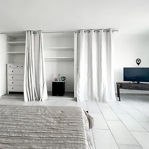 Tierra Wifi Free Private Bathroom , Town Apartment
